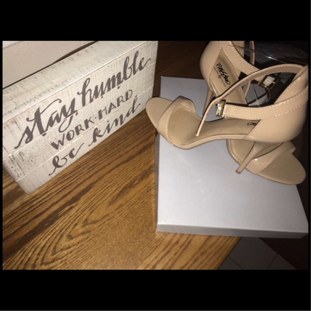 NIB Mossimo Supply Company Nude Strappy Heels Sz 9